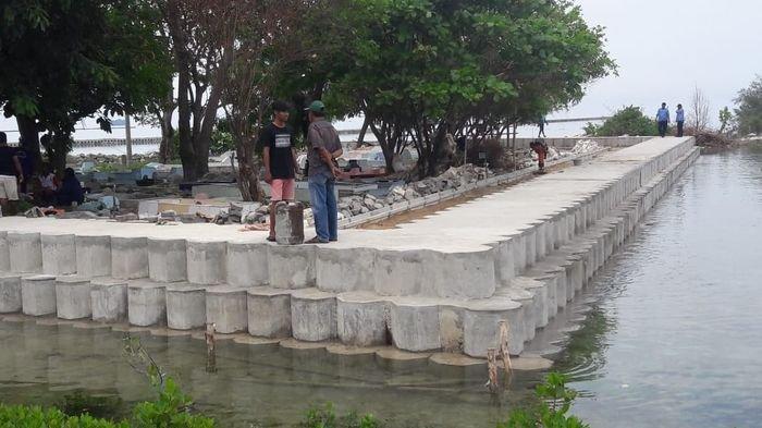Tanggul-Pantai-Pulau-Seribu